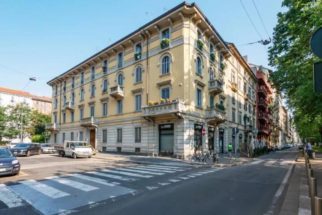 Ihost Studio - Premuda 17 Milan Italy