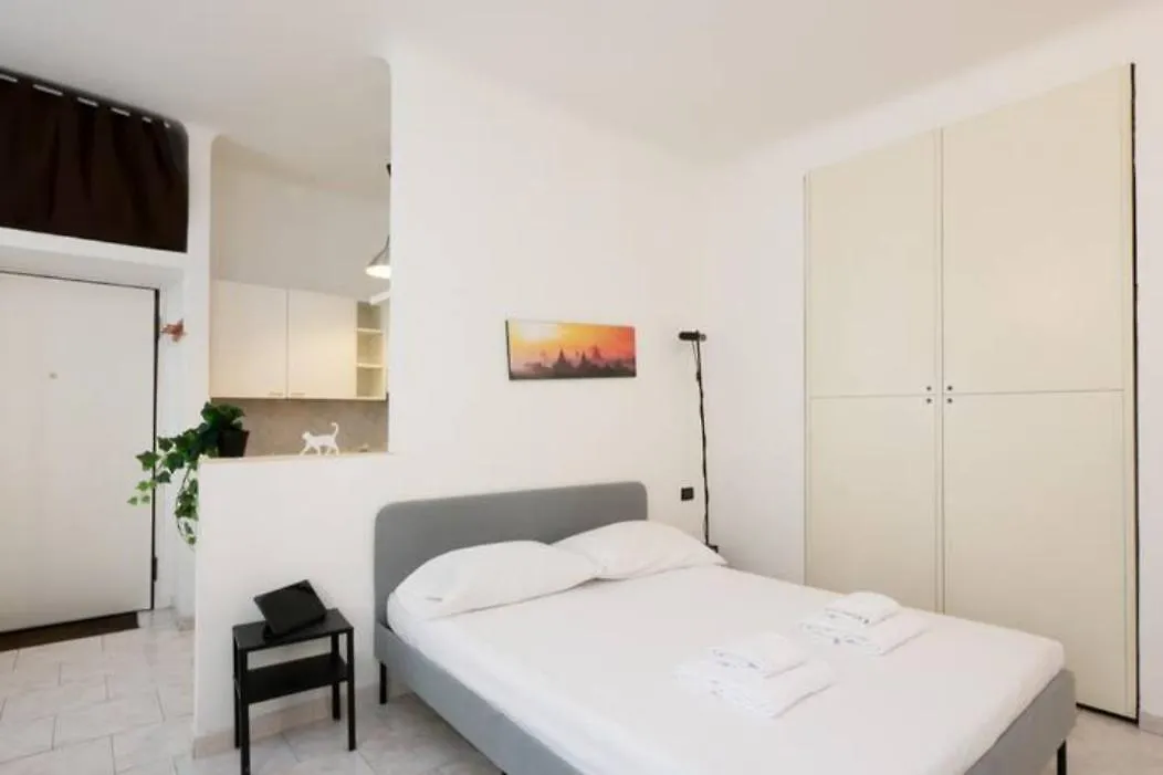 Ihost Studio - Premuda 17 Milan 0*,  Italy