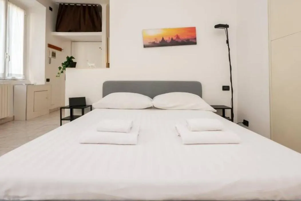 Ihost Studio - Premuda 17 Milan 0*,  Italy